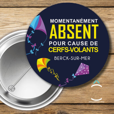 Badge – Momentanément absent pour cause de cerfs-volants