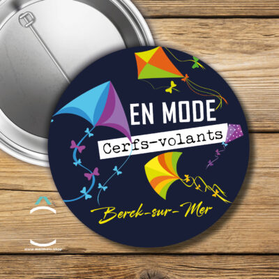 Badge – En mode cerfs-volants