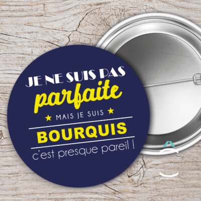 Badge – Je ne suis pas parfaite, je suis bourquis c’est presque pareil!