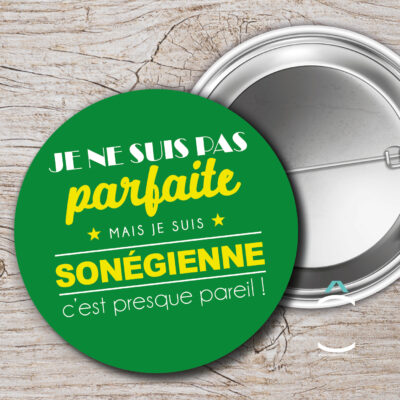 Badge – Je ne suis pas parfaite mais je suis sonégienne, c’est presque pareil!